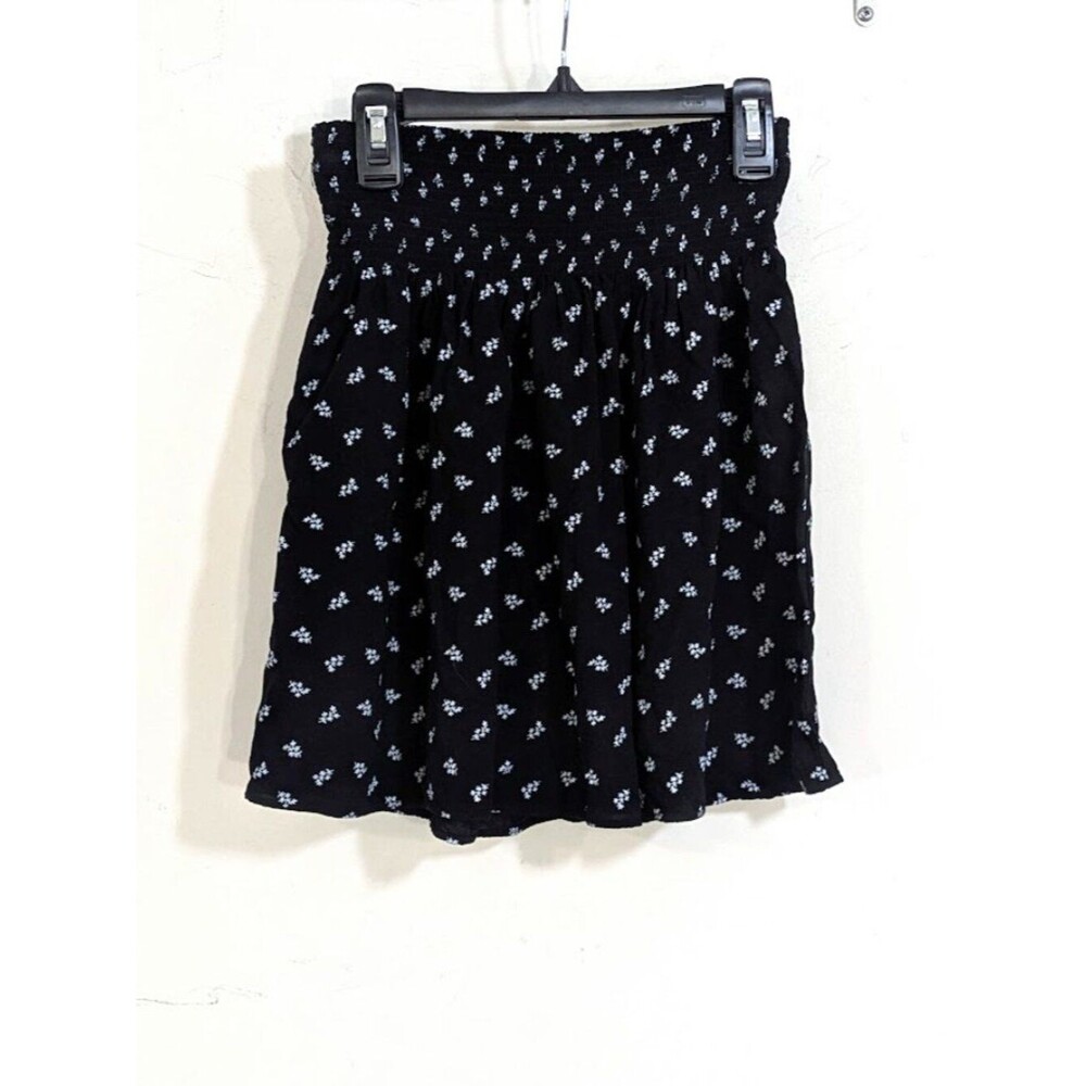 Mossimo Stretchy Smocked Waist Black & Blue Floral Skirt - Size Small Womens